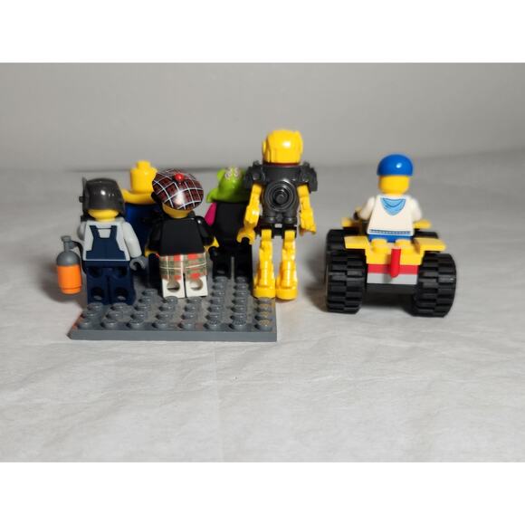 Lego Minifigures Lot of 6 With Tile And ATV Pre-owned - Picture 4 of 4